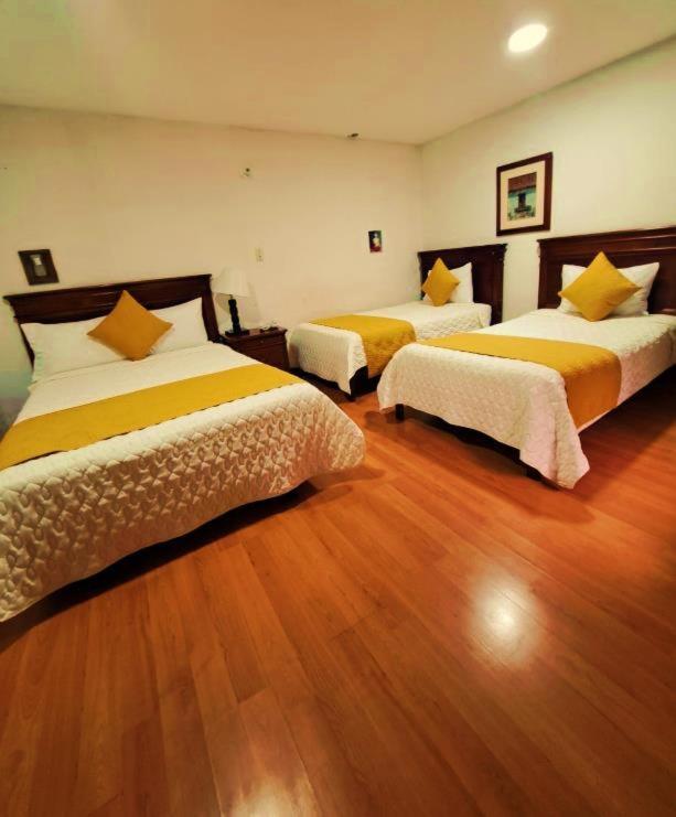 Hotel Coronel Cuenca Buitenkant foto