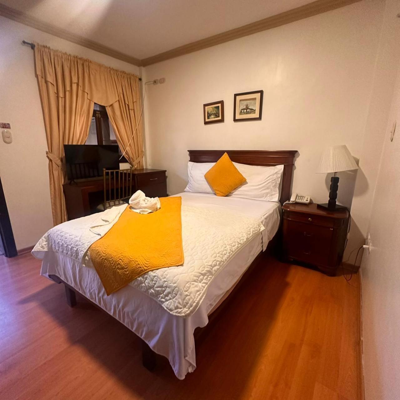 Hotel Coronel Cuenca Buitenkant foto